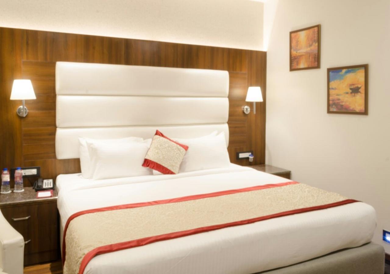 Ss Lumina Hotel Bangalore Esterno foto