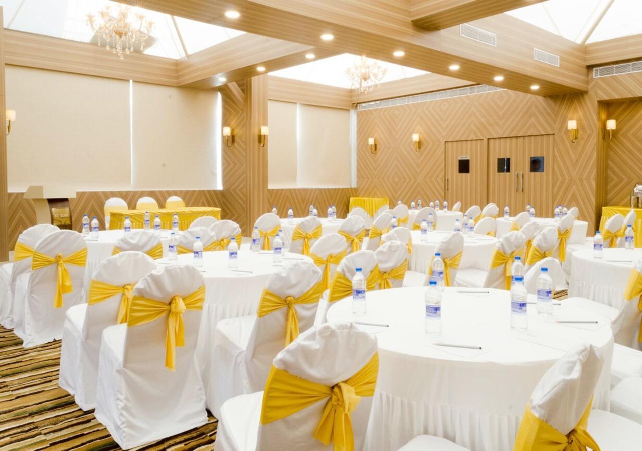 Ss Lumina Hotel Bangalore Esterno foto