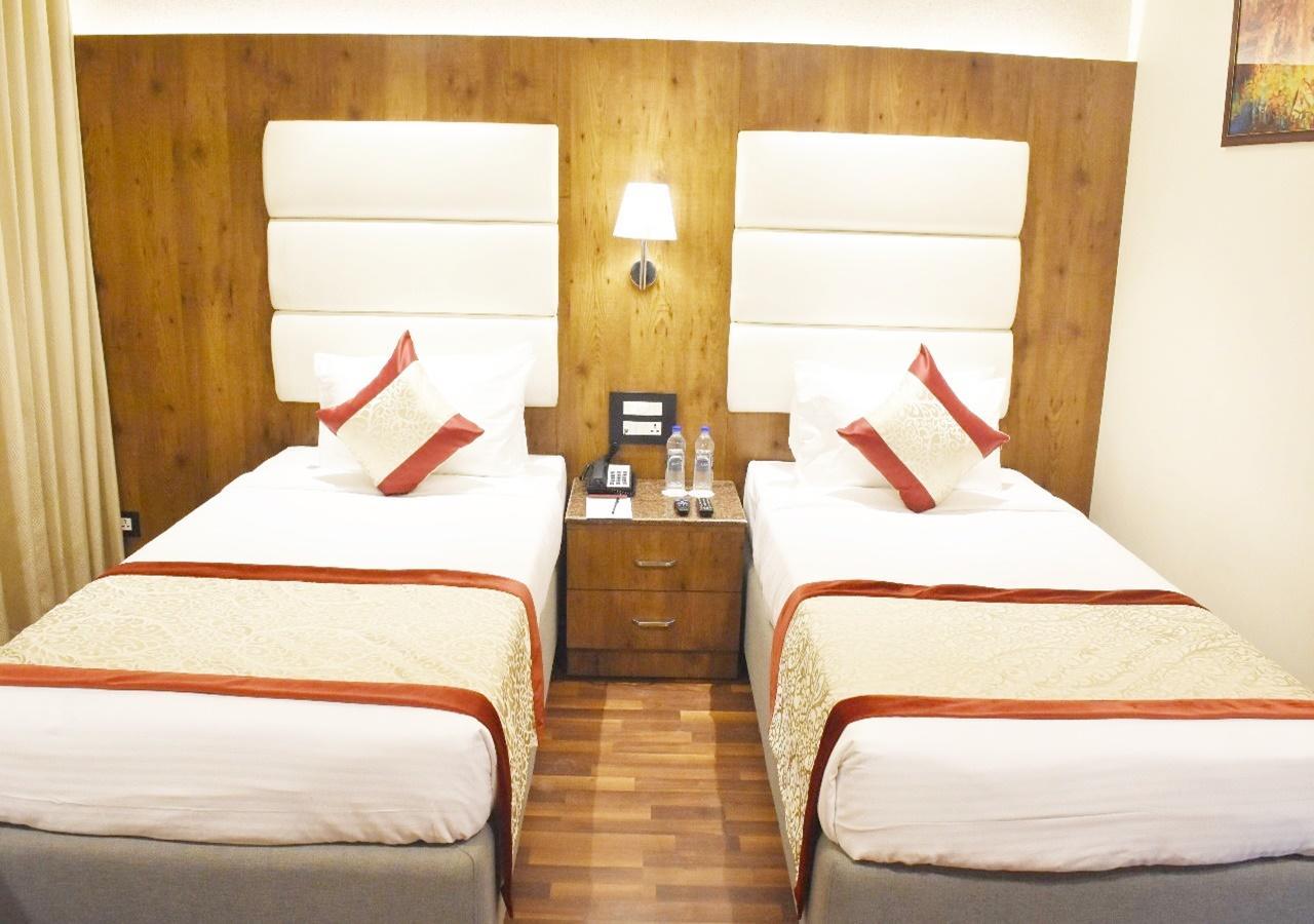Ss Lumina Hotel Bangalore Esterno foto