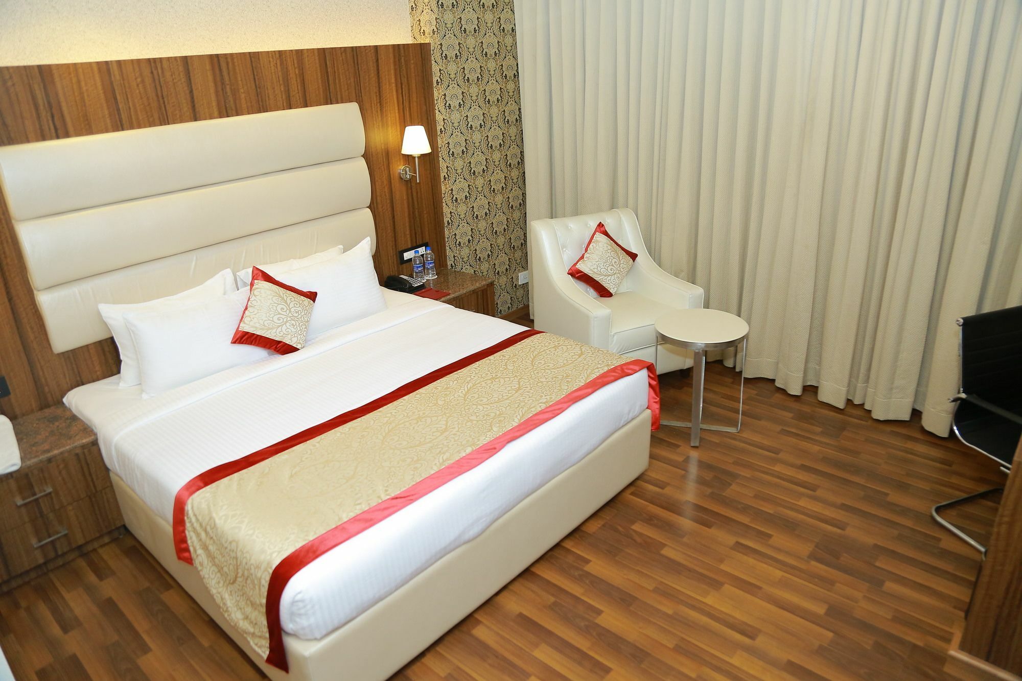 Ss Lumina Hotel Bangalore Esterno foto